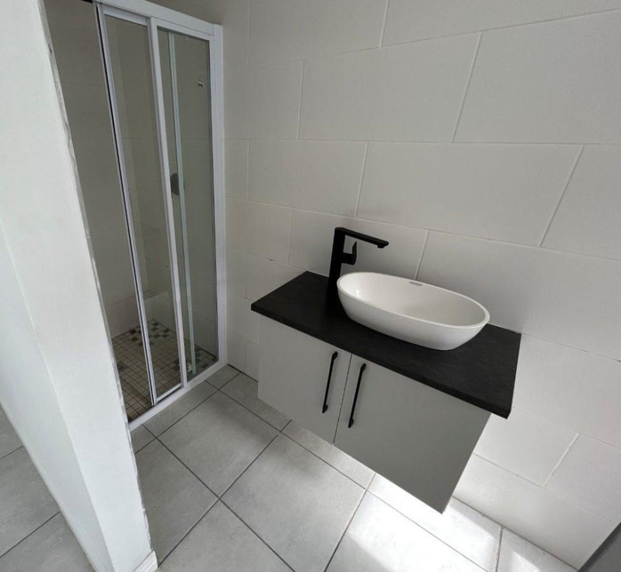 5 Bedroom Property for Sale in Wavecrest Eastern Cape